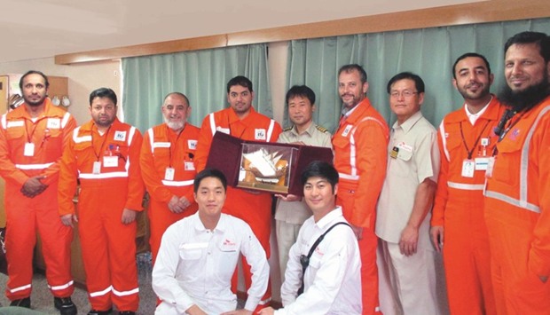 RasGas and Kogas officials celebrate the 2,000th cargo milestone.