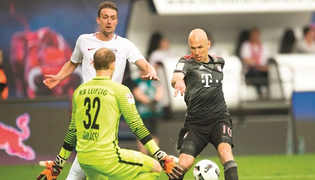 Bayern Munichu2019s Arjen Robben (right) scores the winner past RB Leipzigu2019s goalkeeper Peter Gulacsi during extra time of the German first division Bundesliga match in Leipzig, eastern Germany, yesterday. (AFP)