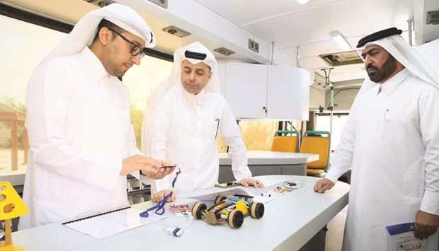 HE the Minister of Education and Higher Education Dr Mohamed Abdul Wahed Ali al-Hammadi visiting the bus.