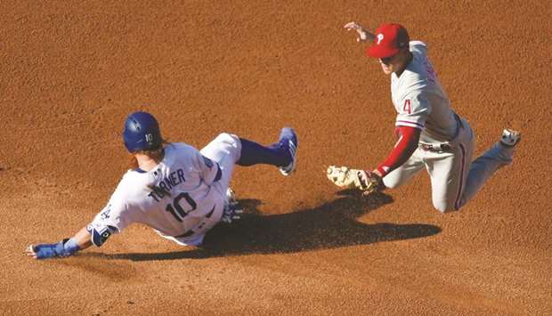 Aaron Nola shuts down the Dodgers in 2-1 Phillies win