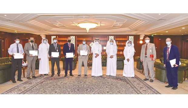 Felicitated long-time QIIB employees with CEO Dr Abdulbasit Ahmed al-Shaibei.