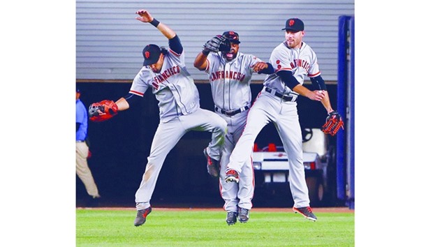 Sergio Romo becomes rare opponent to visit Giants clubhouse