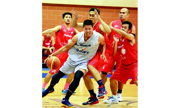 Bataan Dukhanu2019s Rodel Mallari seems to be unfazed by four defenders swarming over him. Picture: Ronnie Castro