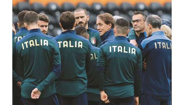 Italy coach Roberto Mancini (centre) talks to his players during a training session at the Hive Stadium in London yesterday. (Reuters)