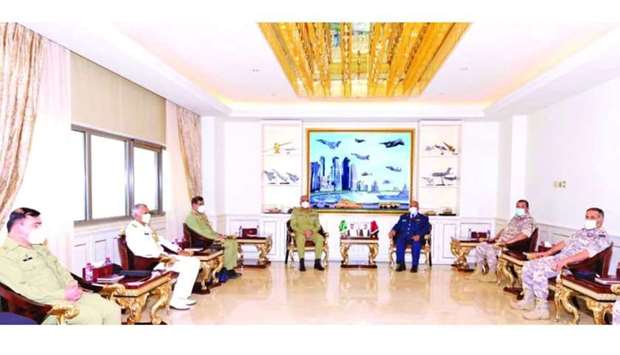 During the meeting, they reviewed military relations between the two countries and ways to enhance them. The meeting was attended by a number of senior officers in the Qatari and Pakistani armed forces.