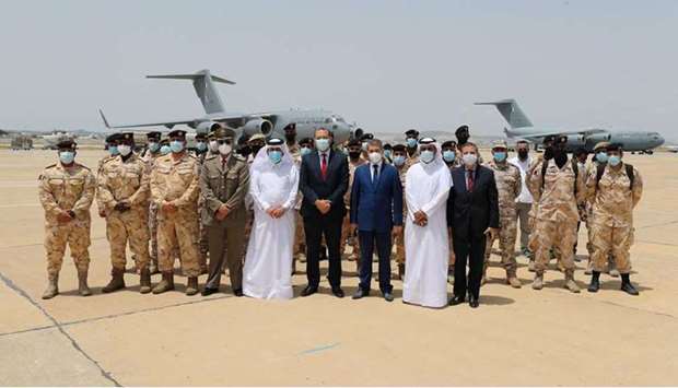 Qatari and Tunisian officials at the airport upon the arrival of the Qatari medical aid