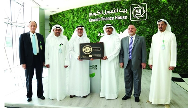 Gord awards GSAS certificate to Kuwait Finance House.