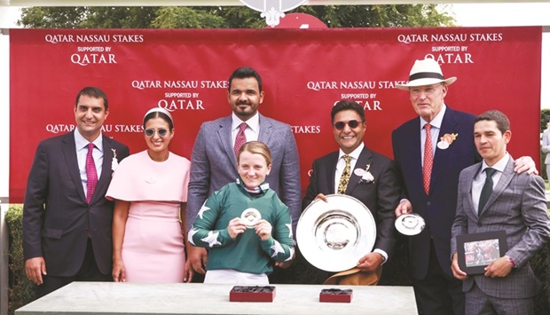  Sheikh Joaan crowns the winners of Qatar Nassau Stakes