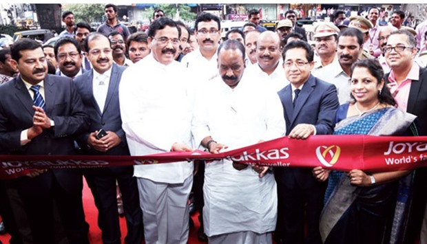 Reddy inaugurating Joyalukkas showroom in Punjagutta, Hyderabad, in the presence of Joy Alukkas and Jolly Joy Alukkas, among others.