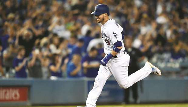 Dozier hits a walk-off two-run homer in 10th 