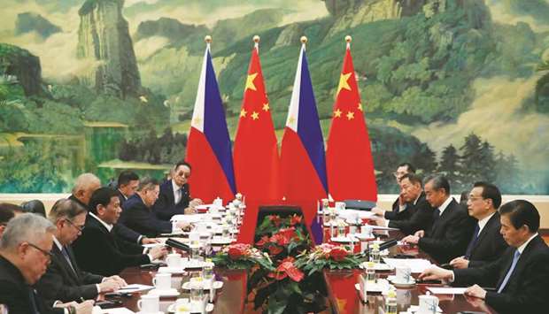 President Rodrigo Duterte and Chinese premier Li Keqiang talk during their meeting at the Great Hall of the People in Beijing, yesterday.