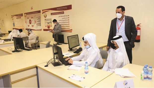 75 male and female students from the secondary schools that pursue the technological track within its educational tracks participated in the competition.