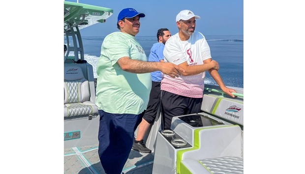 HE Sheikh Dr Faleh bin Nasser al-Thani and a host of officials took part in a field trip organised by the Ministry of Environment and Climate Change to the whale sharks congregation areas in Al Shaheen field