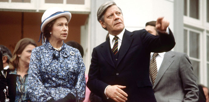 Flashback to 1978: The then German chancellor Helmut Schmidt with Britainu2019s Queen Elizabeth at the terrace of Palais Schaumburg, then seat of the Chan