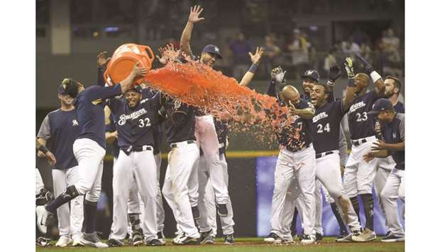 Cubs gain on Brewers