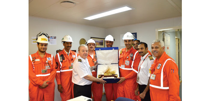 Al Karaana ship master with Qatargas officials at the ceremony to mark the loading of 5,000th cargo.