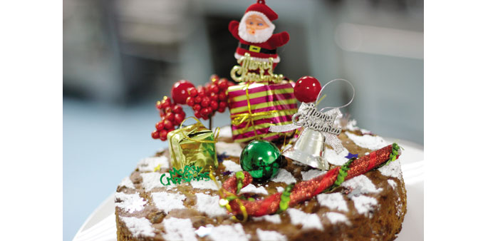 Christmas Plum cake with Merry Christmas Topper (Contains egg) - Ovenfresh
