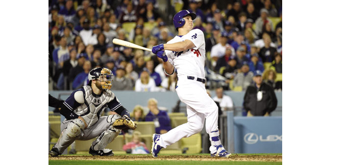 Dodgers' Adrian Gonzalez blasts three home runs in win over Padres